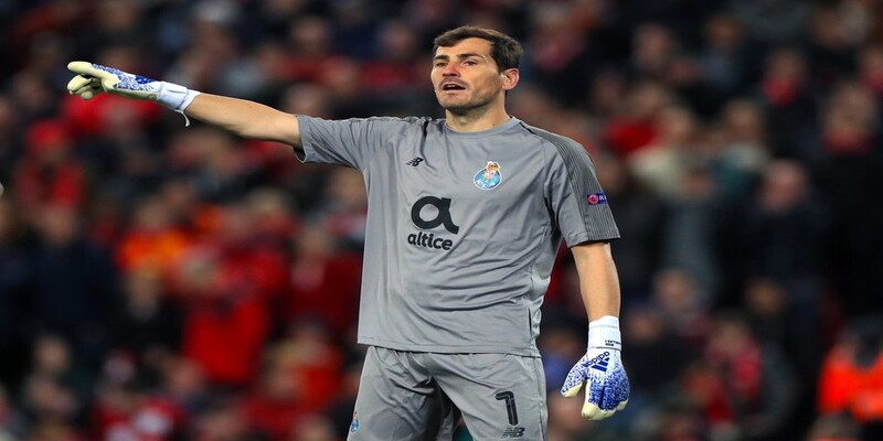 Iker Casillas là một thủ môn toàn diện của bóng đá thế giới Iker Casillas là một thủ môn toàn diện của bóng đá thế giới