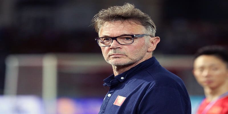 Huấn luyện viên hiện tại - Philippe Troussier Huấn luyện viên hiện tại - Philippe Troussier